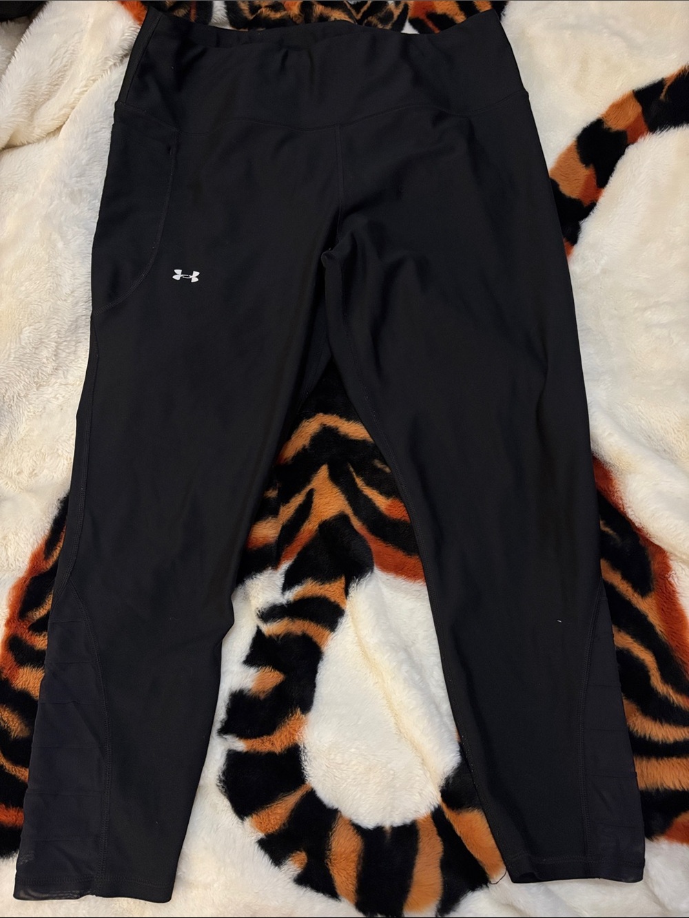 Under Armour Black Athletic Leggings with Side Pocket